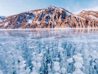 冬天的贝加尔湖结冰湖面